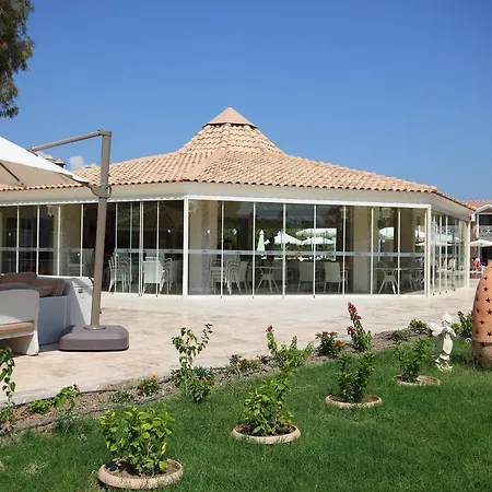 מלון & (adults Only)