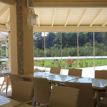 מלון & (adults Only)