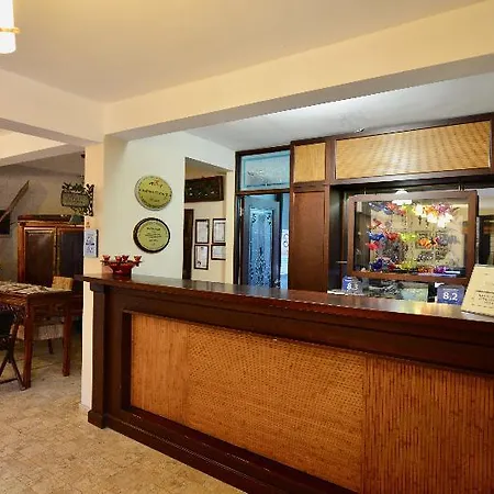 מלון & (adults Only)